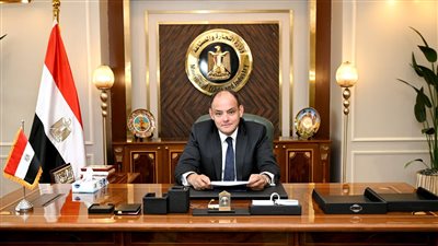 وزير الصناعة يعتمد نتيجة دبلوم التلمذة الصناعية بنسبة نجاح 89.7%