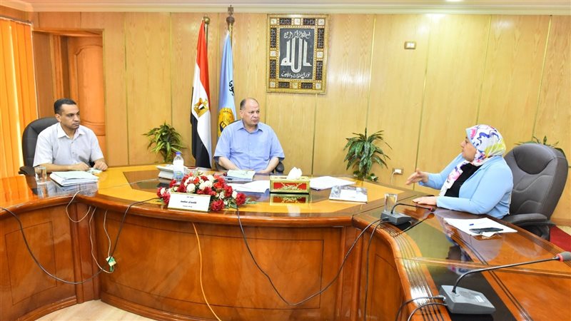 اجتماع محافظ أسيوط،