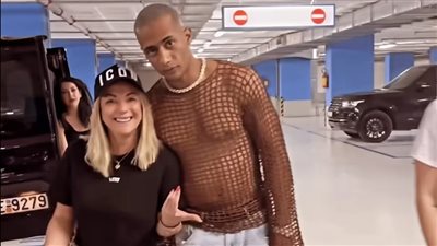 محمد رمضان يظهر بتيشيرت شفاف في كليب تطبطب (فيديو وصور)