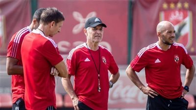 الدوري المصري، الجهاز الفني للأهلي يراجع خطة مباراة المقاولون في المحاضرة الختامية