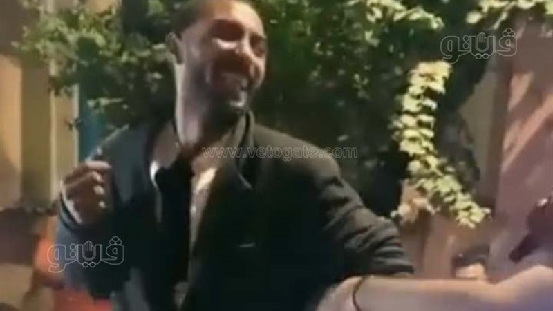 صورة الشاب البسيط،