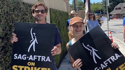 جوي كينج ولوجان ليرمان يشاركان في مظاهرات هوليوود 