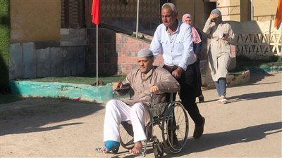 محافظ شمال سيناء يتفقد القافلة الطبية في مركز شباب مدينة العريش