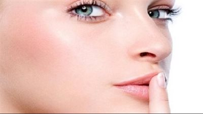 قناع لبان الذكر والنسكافية لبشرة مضيئة ولامعة 