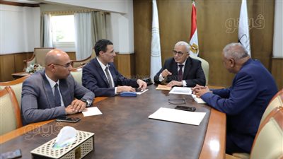 وزير التعليم يعقد اجتماعا لاختيار فريق وطني لتدريبه من اليونسكو