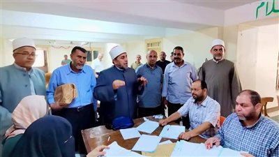 أزهر الشرقية: رئيس الإدارة المركزية يتفقد مركز تصحيح العلوم العربية 