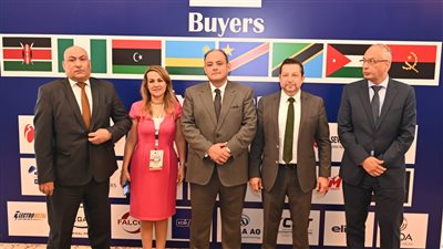 وزير التجارة والصناعة يفتتح بعثة EPS بمشاركة 35 مشتريا دوليا في قطاع الصناعات الكهربائية (صور) 