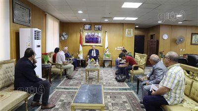 محافظ الوادي الجديد يلتقي وفدا من المستثمرين الإيطاليين