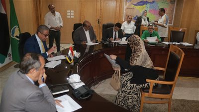 محافظ الفيوم يوجه بتوفير سكن بديل لأسرة غير قادرة