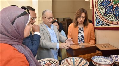 وزيرة الثقافة تتفقد بيت التراث بمركز الحرف للفسطاط والمعروضات المشاركة بمهرجان جرش