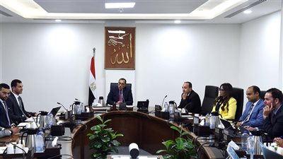 رئيس الوزراء يلتقي مسئولي شركة انطلاق لدعم ريادة الأعمال والشركات الناشئة