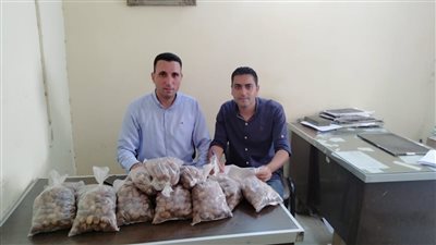 ضبط بدال تمويني لتجميعه سلعا بمبلغ 5200 جنيه بالبحيرة (صور)