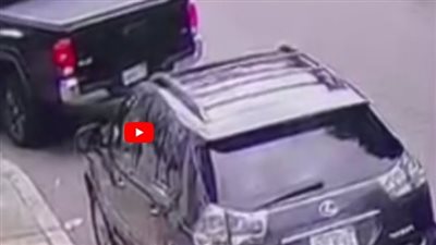 لص يعثر على طفل داخل سيارة سرقها