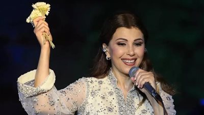 ماجدة الرومي تشوق الجمهور لعمل غنائي جديد (فيديو)