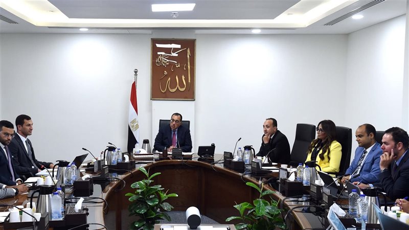 رئيس الوزراء يلتقي