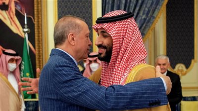 أردوغان يهدي محمد بن سلمان سيارة تركية الصنع (فيديو)