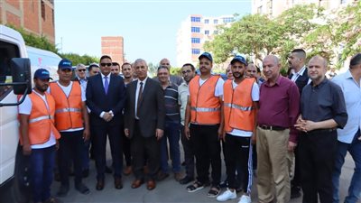 محافظ الدقهلية يتفقد سيارات كسح مياه الأمطار