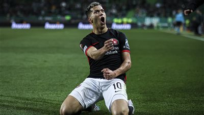 شوبير: إمام عاشور وقع رسميا على عقود انتقاله للأهلي وأجرى جلسة تصوير بقميص الأحمر