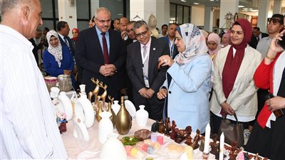 رئيس جامعة القناة يفتتح معرض تراثنا بمشاركة عارضين من سوريا والصين (صور)