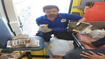 مسعفون يعيدون 417 ألف جنيه عثروا عليها في حادث بالشرقية (صور)