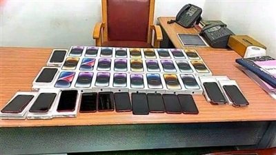 جمارك مطار برج العرب تضبط محاولة تهريب عدد من الهواتف المحمولة