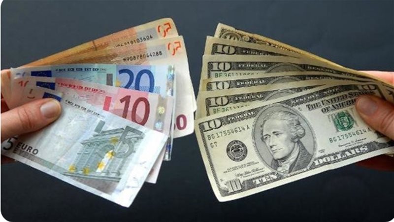 هبوط الدولار وارتفاع