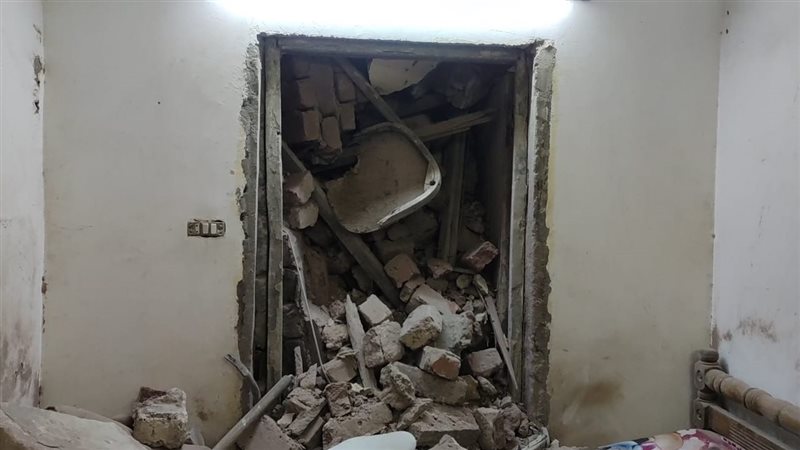 اثار المبنى المنهار