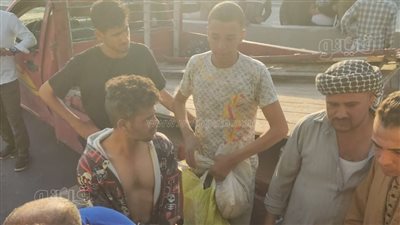 إصابة 7 أشخاص في انقلاب سيارة ربع نقل محملة بالعمال على طريق شق التعبان 