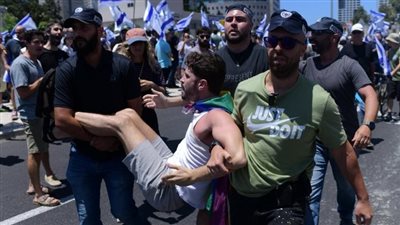 فوضى تضرب إسرائيل، نتنياهو يناور المعارضة بتعديلات تشريعية بعد تظاهرات حاشدة (فيديو وصور)