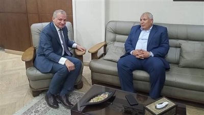 محافظ الوادي الجديد يلتقي رئيس صندوق التنمية الحضرية لدعم مشروعات التطوير