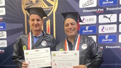 طلعت محرم وطارق سليمان يتسلمان شهادة الدبلومة الأفريقية A