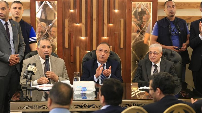 علام ومحافظ الإسكندرية