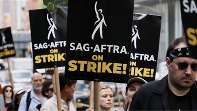 نقابة الكُتاب والممثلين في هوليوود تقدم شكوى ضد NBCUniversal