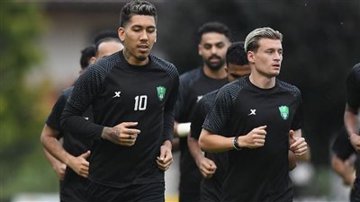 فيرمينو يسجل أول أهدافه مع أهلي جدة السعودي (فيديو)