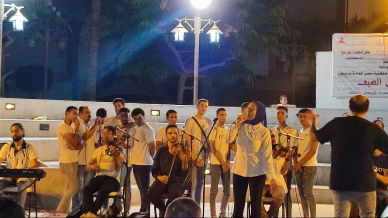 عروض فنية لفرقة البحيرة