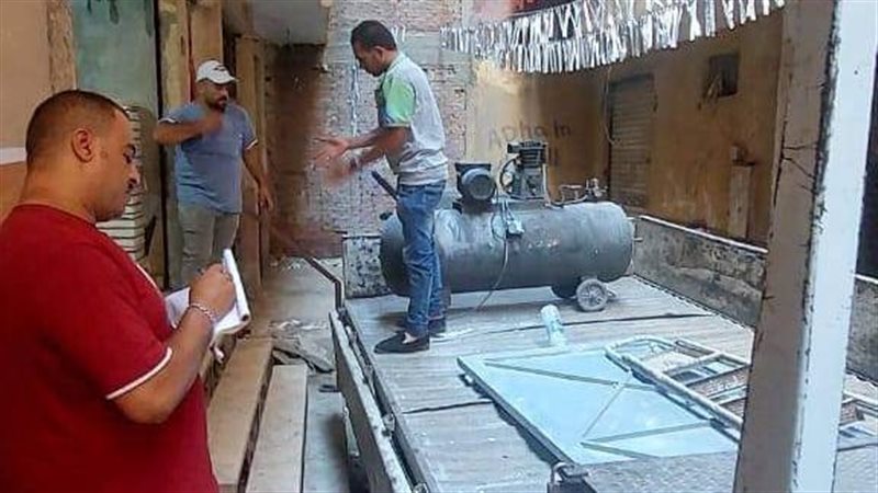 إغلاق محل يصنع أدوات