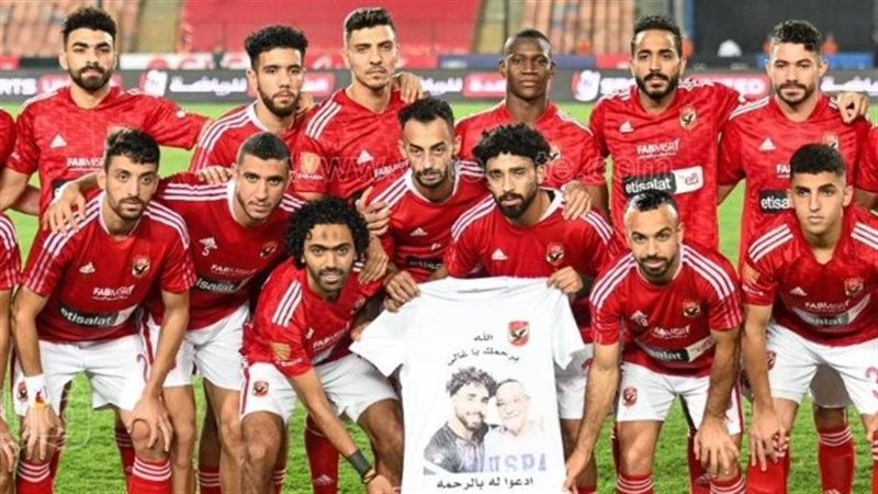 لاعبو الأهلي يكرمون