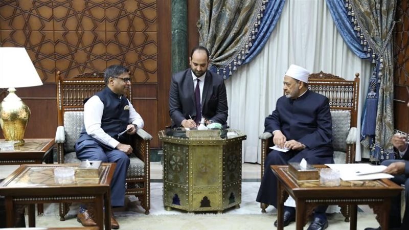 شيخ الأزهر مع مستشار