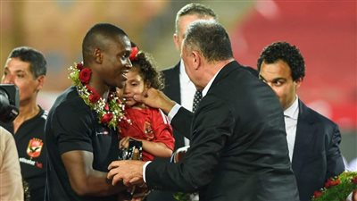 الخطيب يدرس مرافقة بعثة الأهلي إلى النمسا خلال معسكر الإعداد 