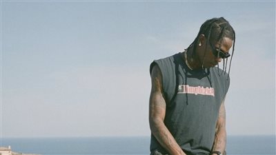 ترافيس سكوت يطرح أغنية جديدة للترويج لحفل الأهرامات (فيديو)