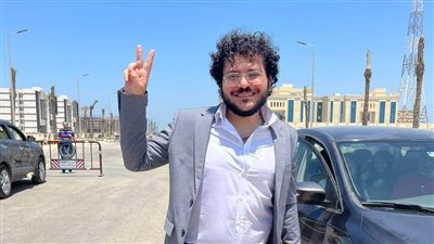 أول صور للناشط باتريك زكي بعد إطلاق سراحه تنفيذا لقرار الرئيس