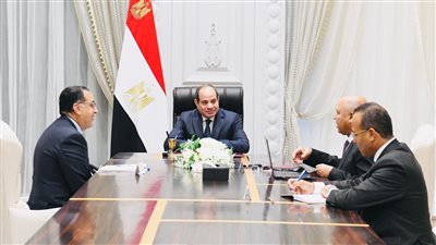 السيسي يتابع الموقف التنفيذي لعدد من مشروعات النقل، أبرزها القطار الكهربائي السريع