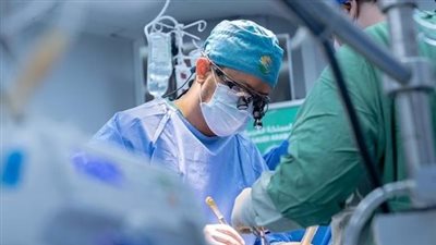 فريق طبي سعودي يستخرج حلقة معدنية من صدر مريض 