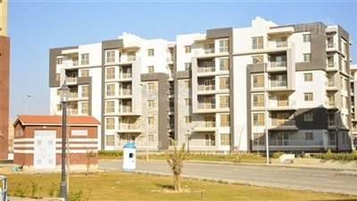 أخبار العقارات اليوم: رئيس العاصمة الإدارية يزور زيمبابوي ويبحث التعاون المشترك.. وتفاصيل طرح محال تجارية بالشروق بالمزاد العلني