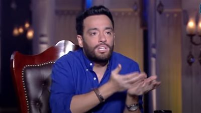 رامي جمال عن معاناته بسبب البهاق: واحد ما رضيش يسلم علي وآخر بعد ما سلم غسل إيده (فيديو)