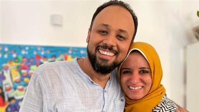 أول صورة للمحامي محمد الباقر من منزله بعد العفو الرئاسي عنه 