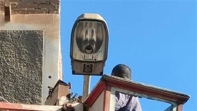 الأجهزة المحلية بالمنيا تجري صيانة لأعمدة الإنارة