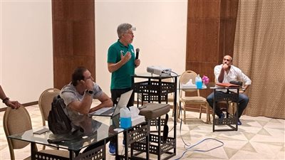 بيريرا يحاضر حكام الكرة الشاطئية