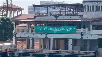 من الأجداد للأحفاد، نادي السلام يرفع لافتة أمام قناة السويس دعما للمصري (صور)