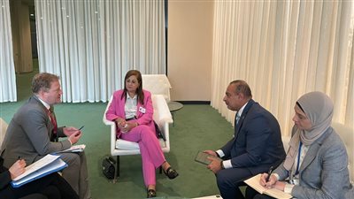 هالة السعيد تبحث سبل التعاون مع وزير الحكم المحلي والتنمية الإقليمية النرويجي 